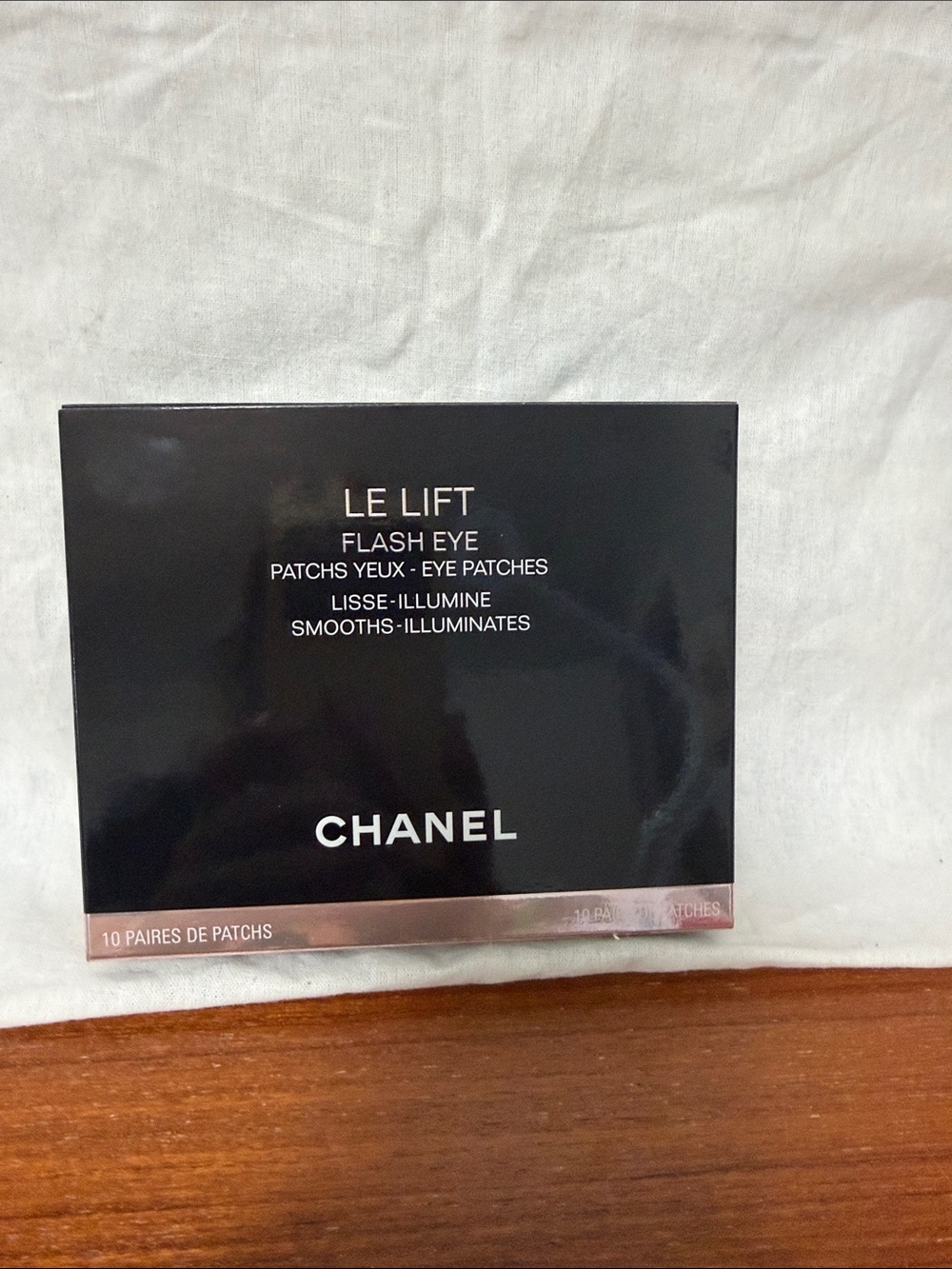 CHANEL Le Lift Flash Eye Patches - Black with Rose Gold Band